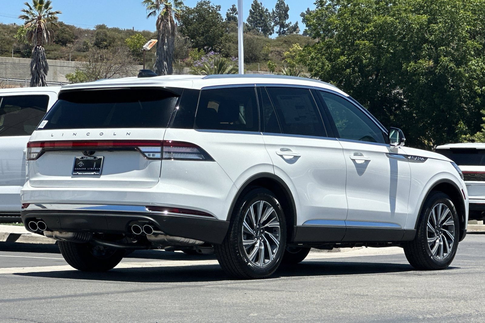 New 2026 Lincoln Aviator 2WD image 3
