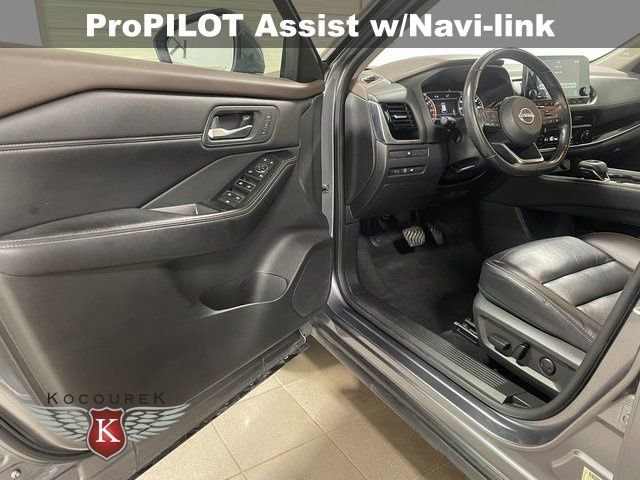 Used 2023 Nissan Rogue SL w/ SL Premium Package image 11