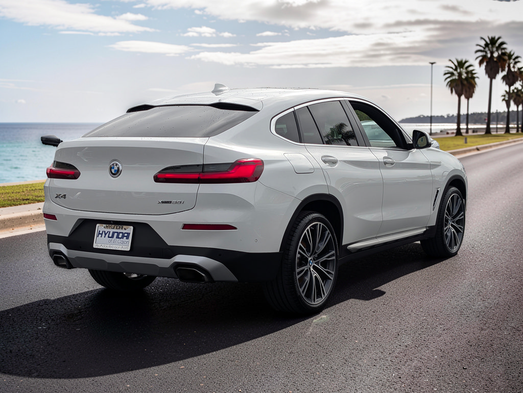Used 2022 BMW X4 xDrive30i w/ Parking Assistance Package AWD/4WD image 5