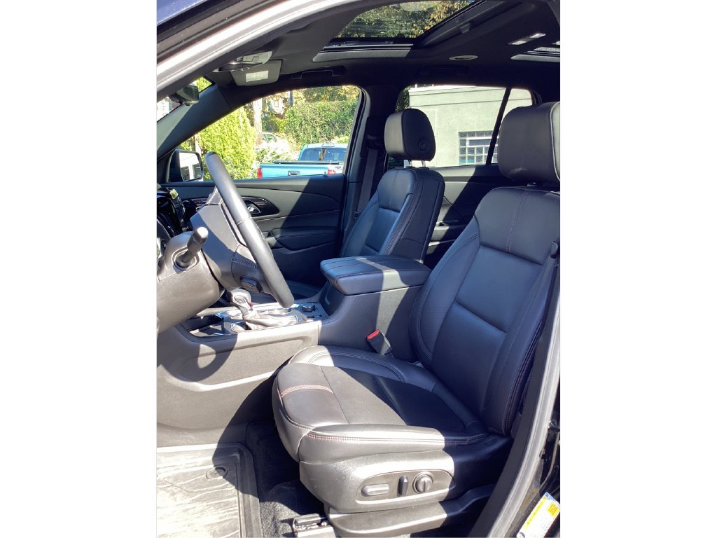 Used 2023 Chevrolet Traverse RS w/ LPO, Cargo Package AWD/4WD image 9