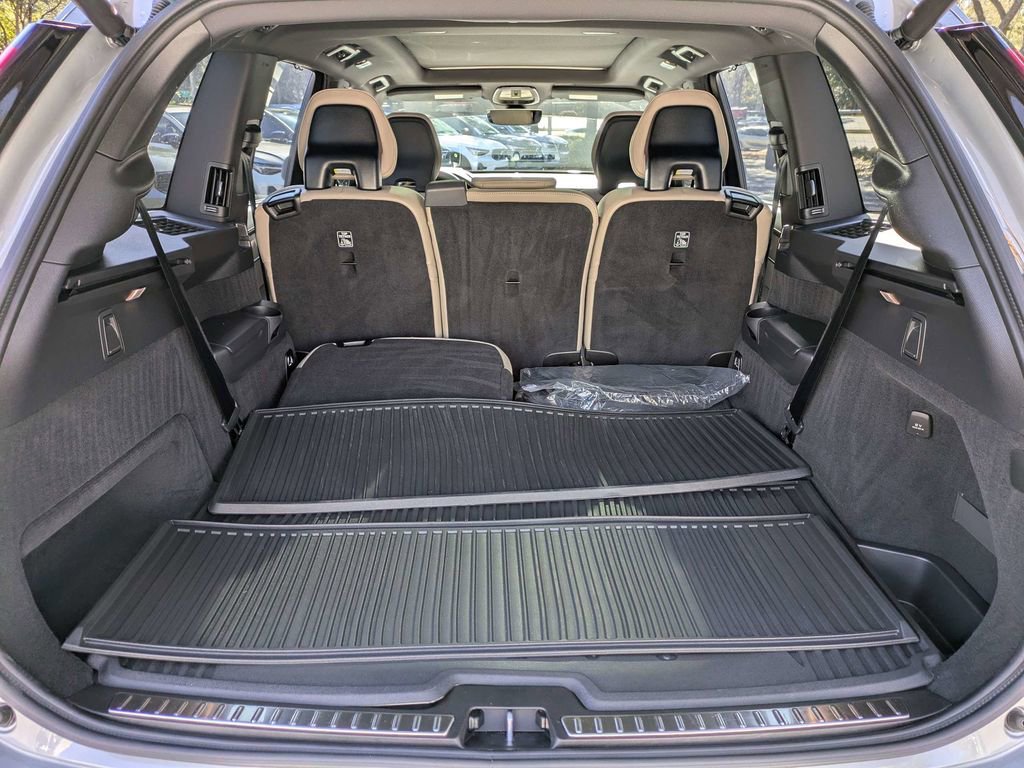 New 2025 Volvo XC90 B6 Ultra image 13
