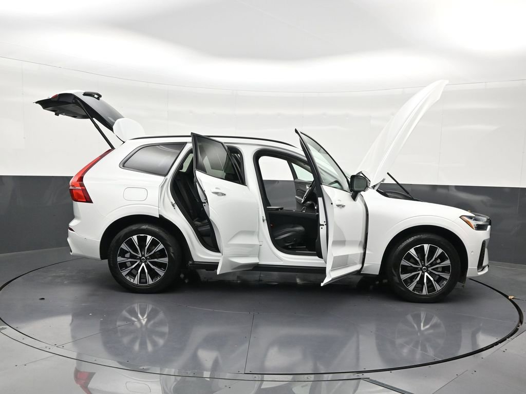Used 2024 Volvo XC60 B5 Plus image 35