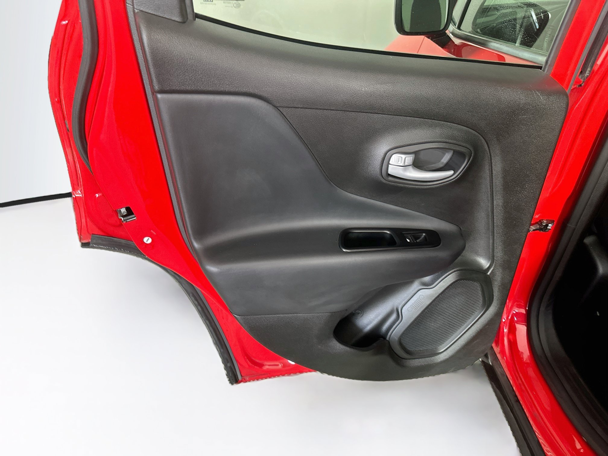 Used 2023 Jeep Renegade Latitude AWD/4WD image 26