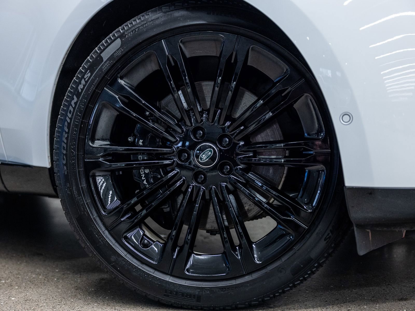 Used 2025 Land Rover Range Rover Autobiography image 17