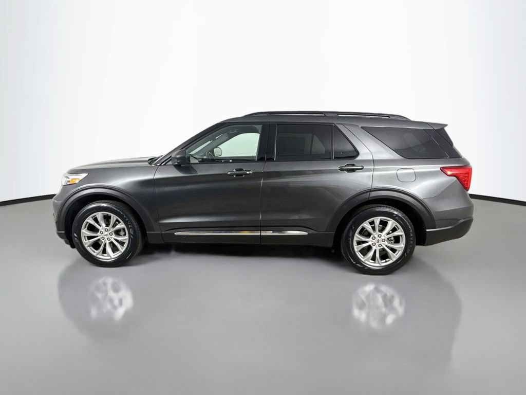 Used 2020 Ford Explorer XLT w/ Equipment Group 202A AWD/4WD image 4