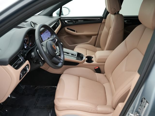 Certified 2026 Porsche Macan AWD/4WD image 5