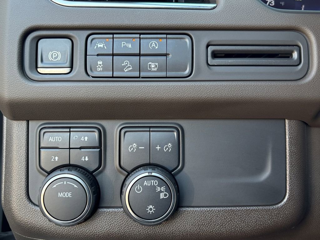 Used 2024 Chevrolet Tahoe Z71 w/ Luxury Package image 4