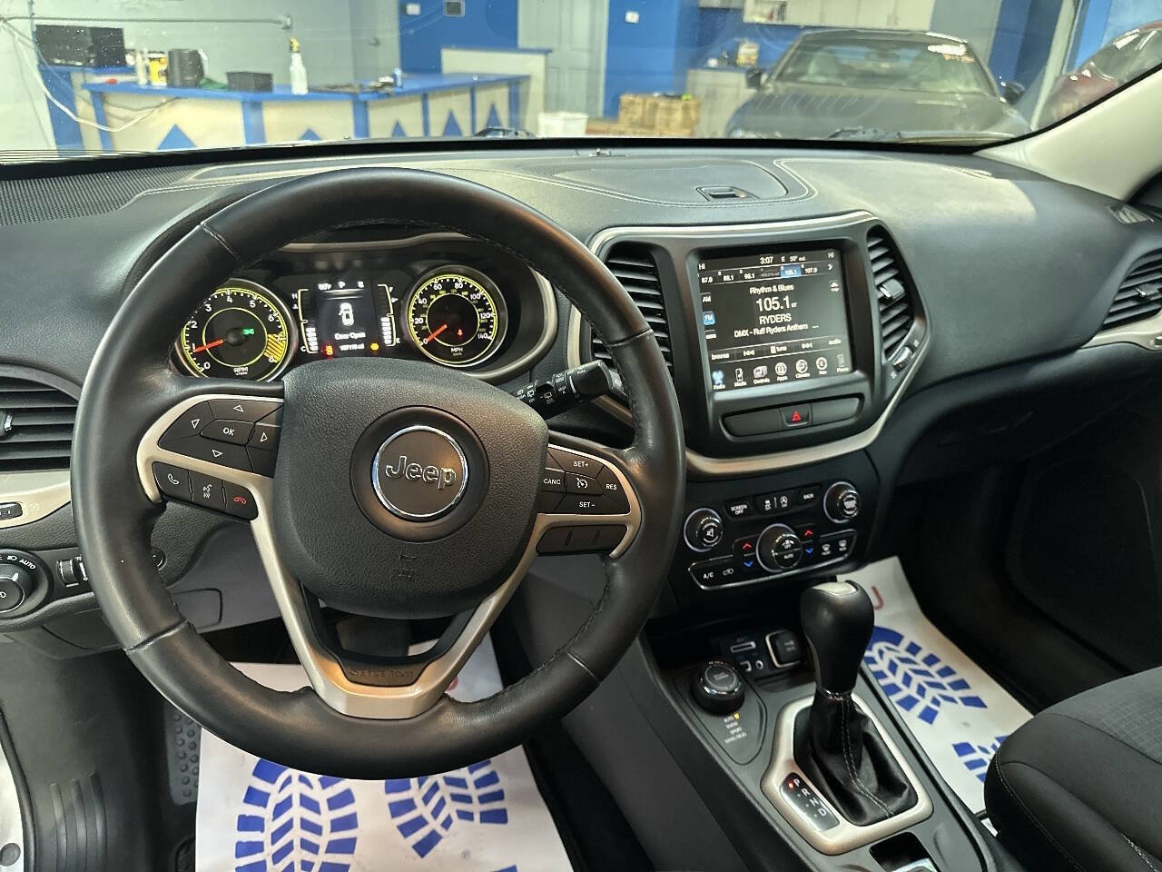 Used 2015 Jeep Cherokee Latitude w/ Comfort/Convenience Group image 23