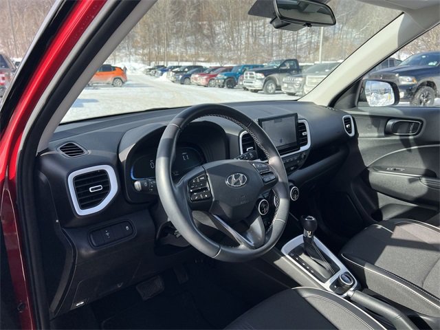 Used 2023 Hyundai Venue Limited image 10