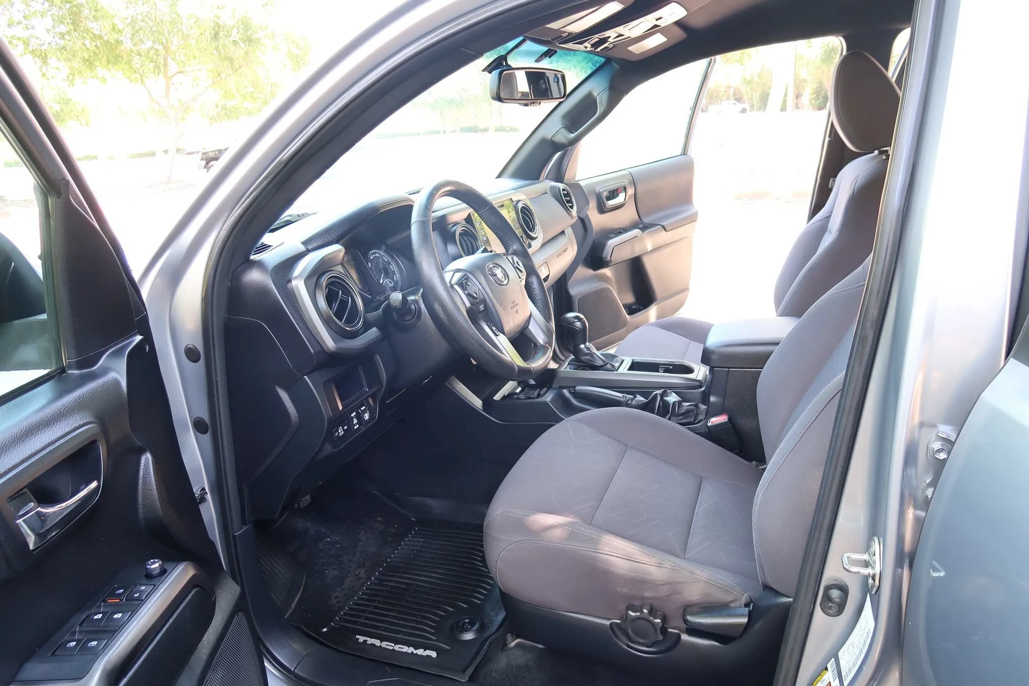 Used 2017 Toyota Tacoma TRD Off-Road w/ Tow Package AWD/4WD image 14
