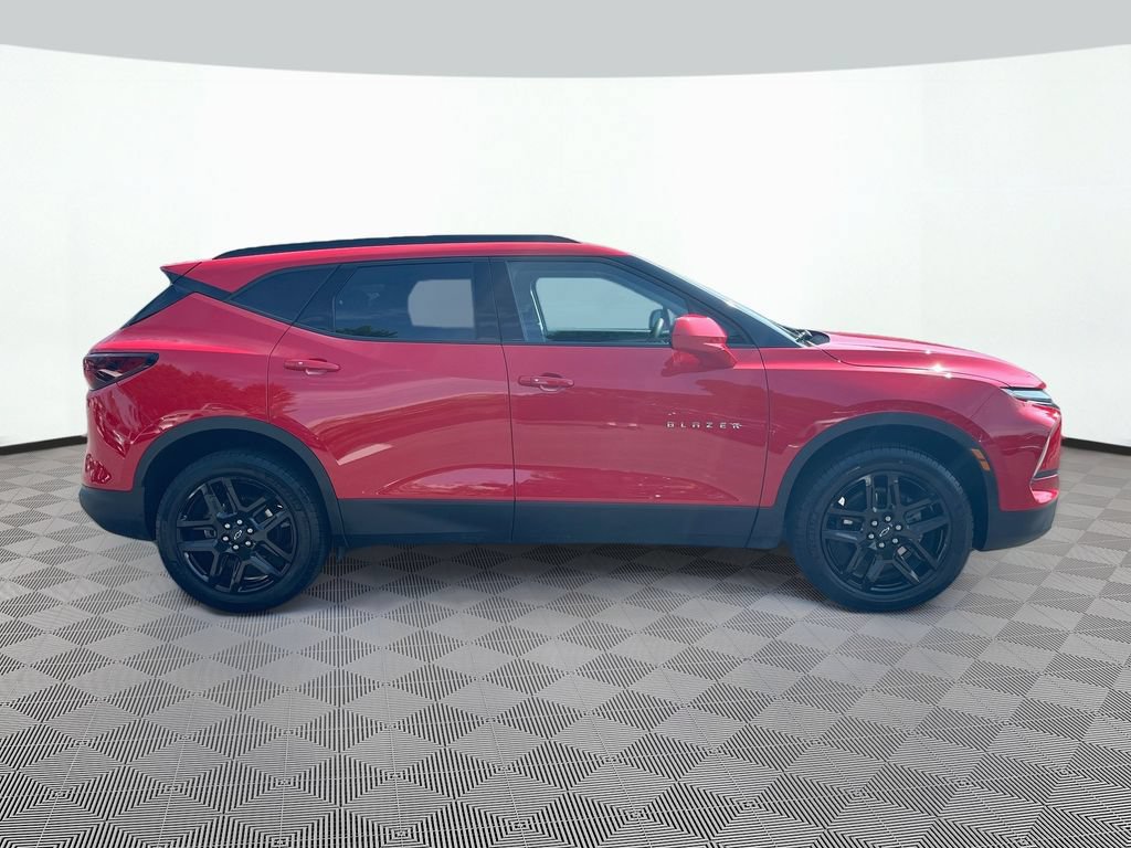 Used 2023 Chevrolet Blazer LT w/ Convenience Package FWD image 4