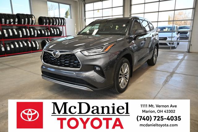 Used 2025 Toyota Highlander Platinum AWD/4WD image 1