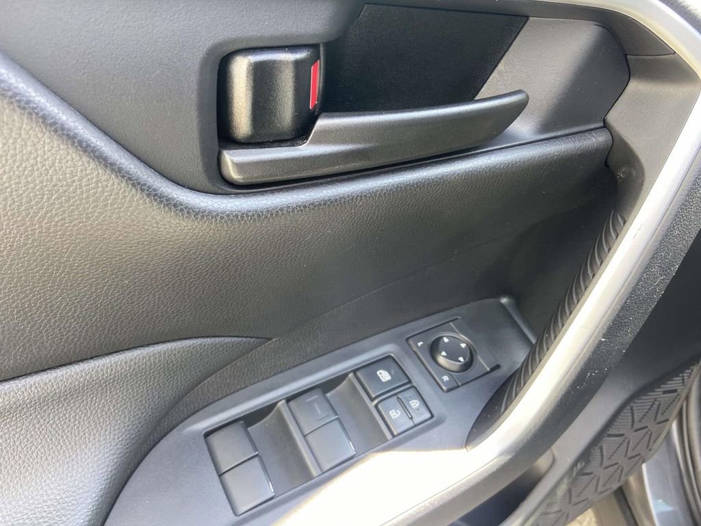 Used 2025 Toyota RAV4 LE FWD image 17