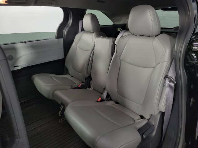 Used 2025 Toyota Sienna XLE w/ XLE Plus Package FWD image 19