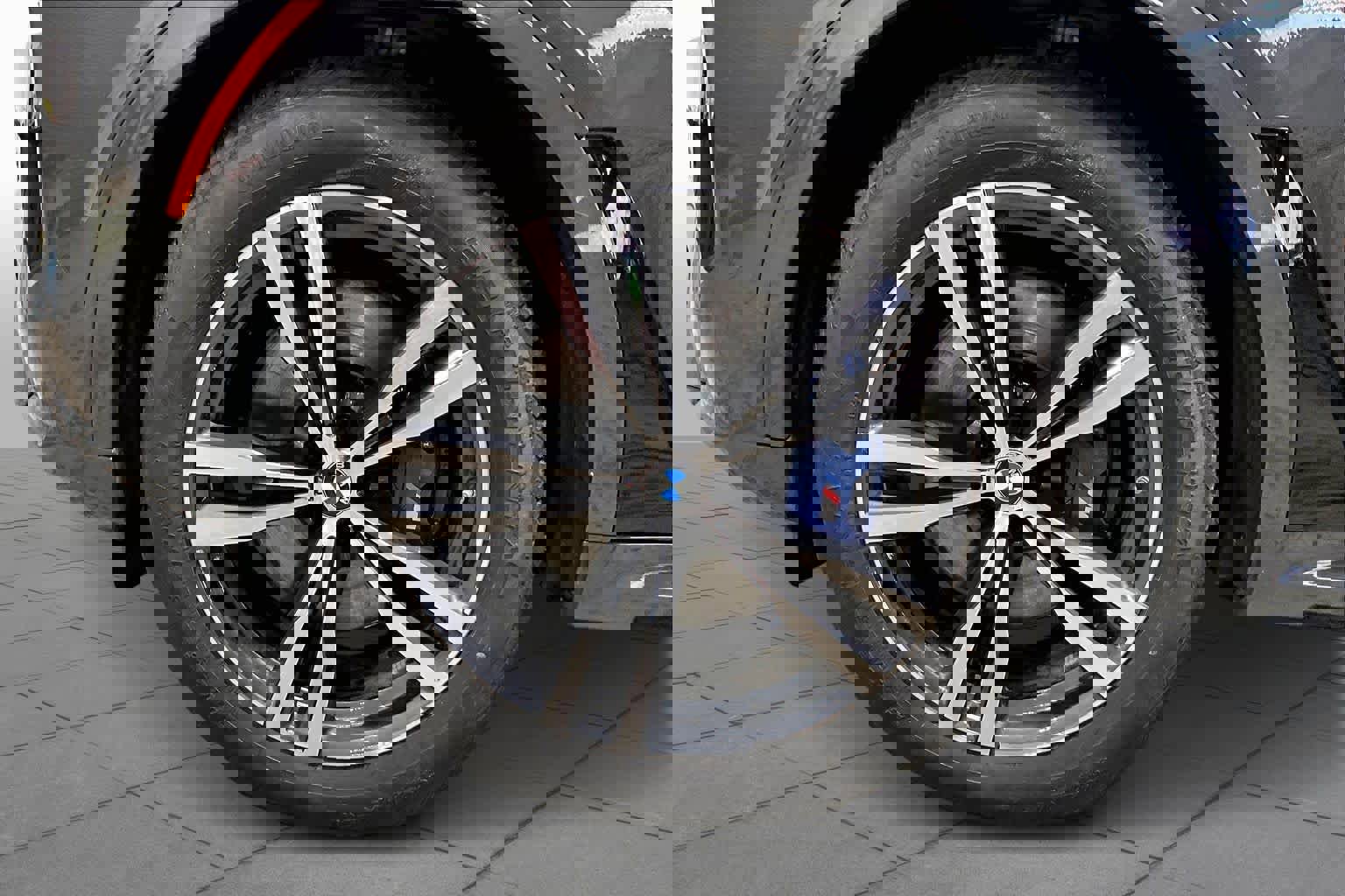 Used 2023 BMW X7 xDrive40i w/ M Sport Package image 11