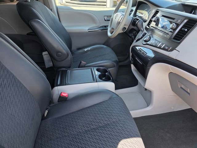 Used 2014 Toyota Sienna SE FWD image 16