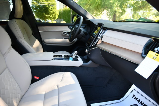 New 2027 Volvo XC90 B6 Plus AWD/4WD image 32