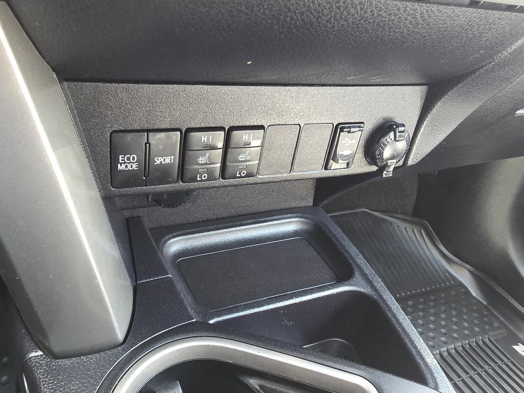 Used 2018 Toyota RAV4 XLE AWD/4WD image 25