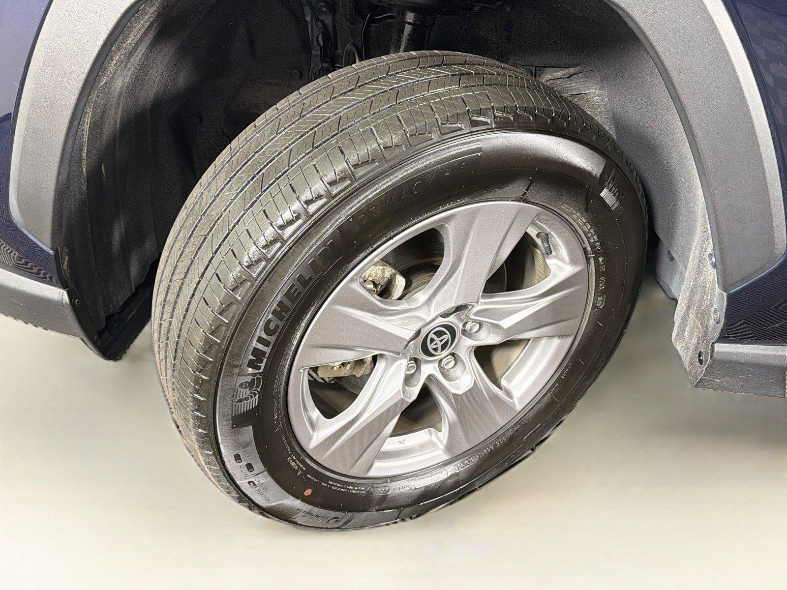 Used 2025 Toyota RAV4 XLE AWD/4WD image 37