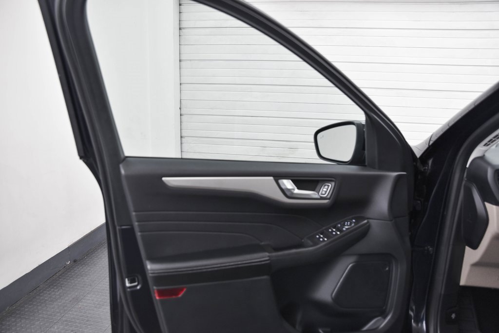 Used 2021 Ford Escape SE image 9