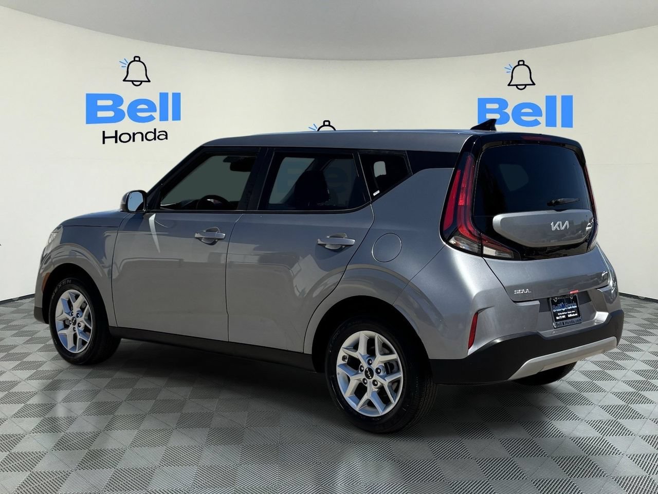 Used 2025 Kia Soul LX w/ LX Technology Package FWD image 3
