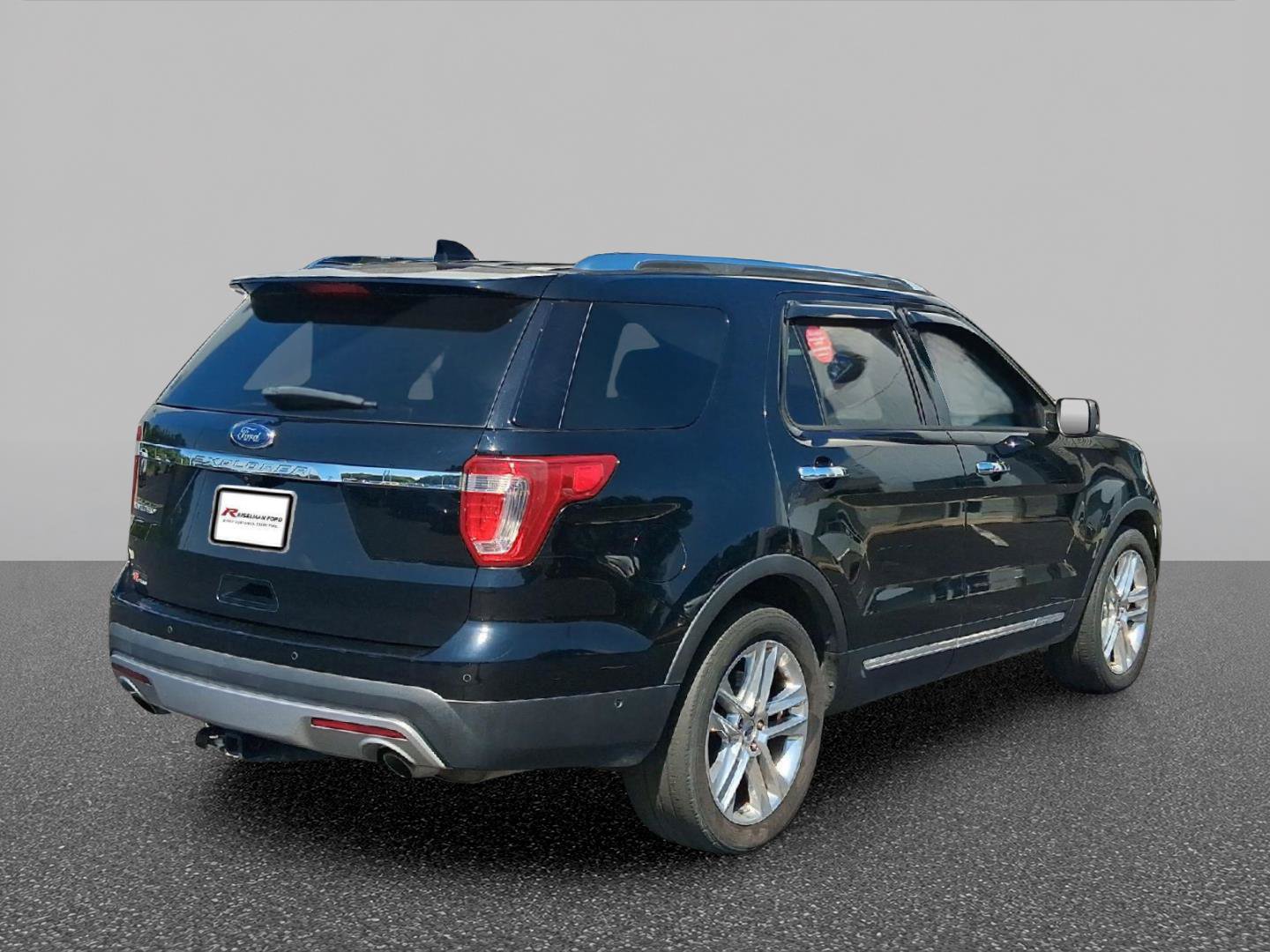 Used 2017 Ford Explorer Limited w/ Equipment Group 301A FWD image 5