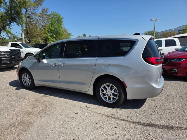 New 2026 Chrysler Pacifica Select FWD image 9
