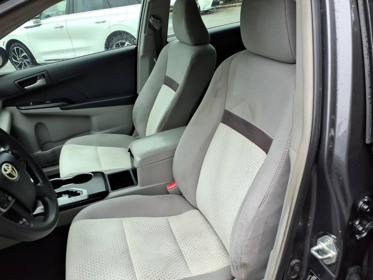 Used 2014 Toyota Camry FWD image 15