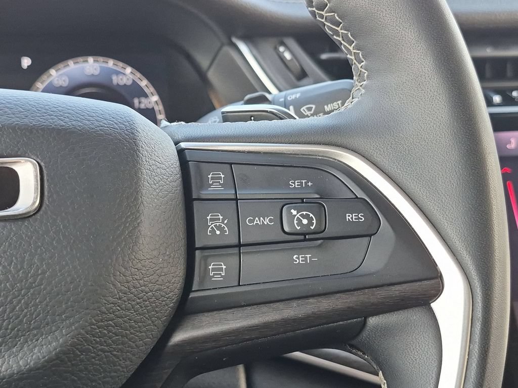 Used 2023 Jeep Grand Cherokee L Limited AWD/4WD image 19