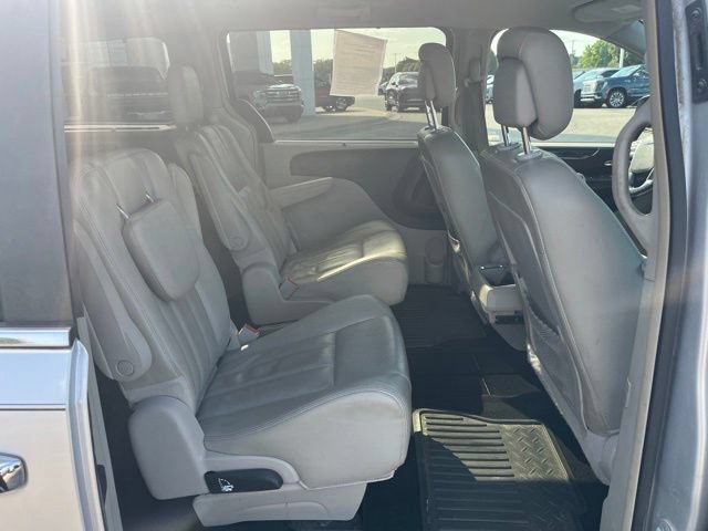Used 2012 Chrysler Town & Country Touring-L w/ Entertainment Group #2 FWD image 30