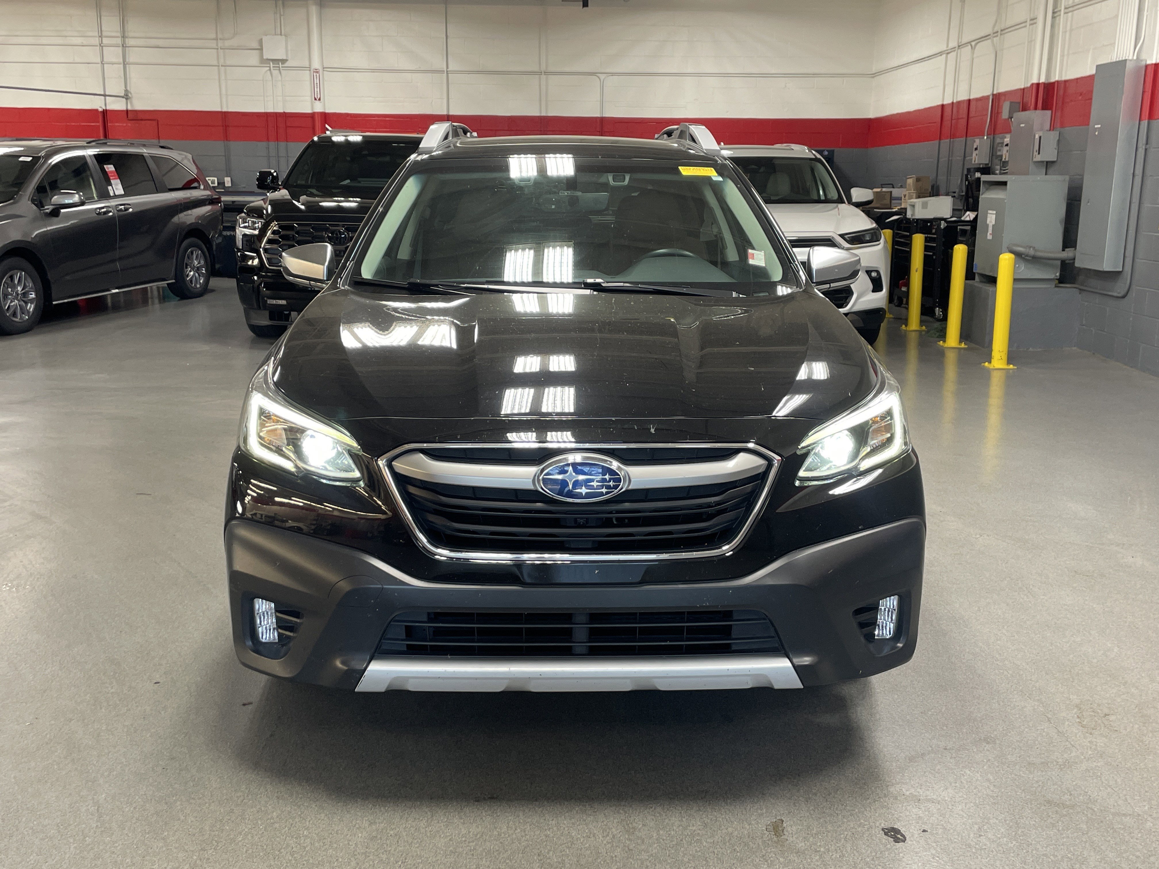 Used 2021 Subaru Outback Touring w/ Popular Package #2 AWD/4WD image 3