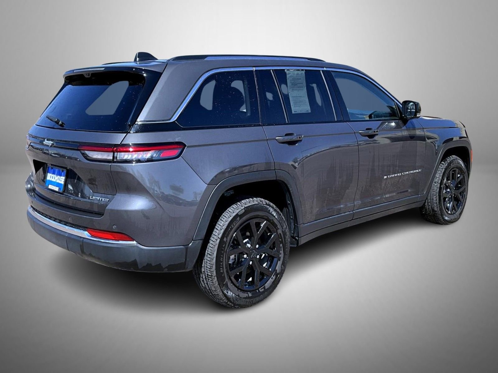Used 2023 Jeep Grand Cherokee Limited w/ Luxury Tech Group II AWD/4WD image 5