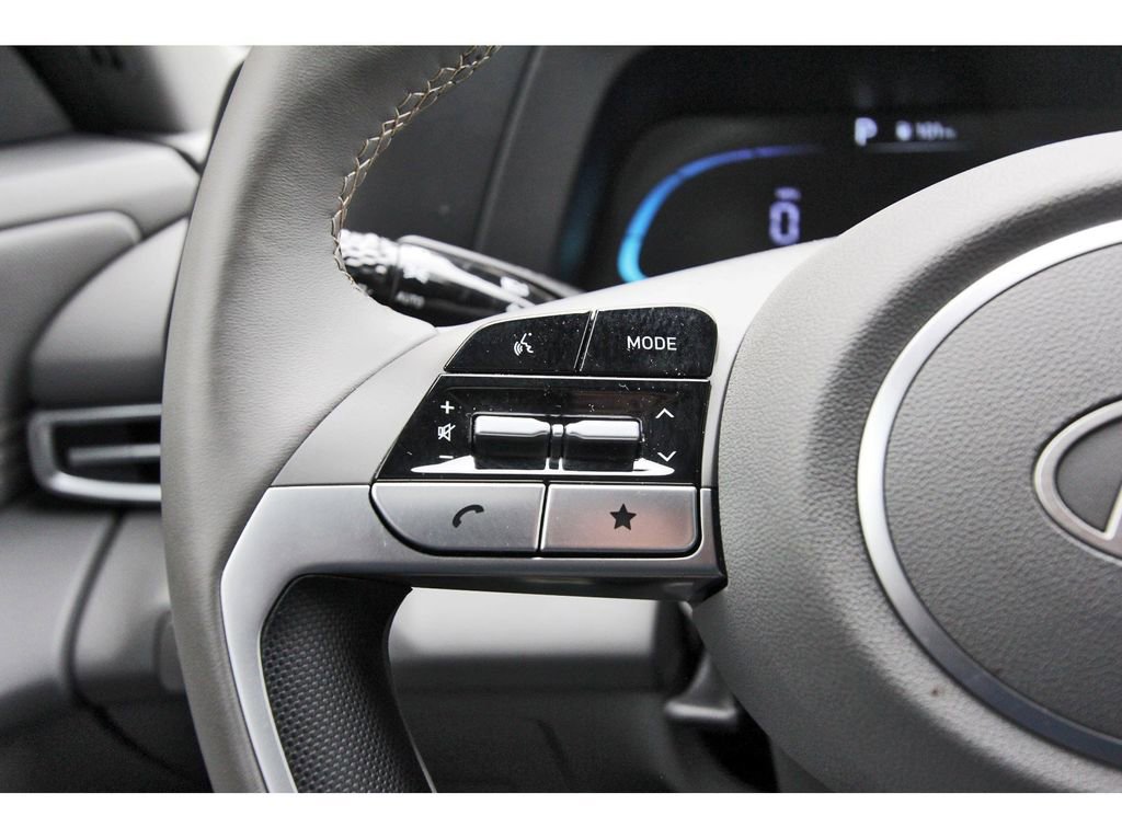 Certified 2025 Hyundai Elantra Sport image 18