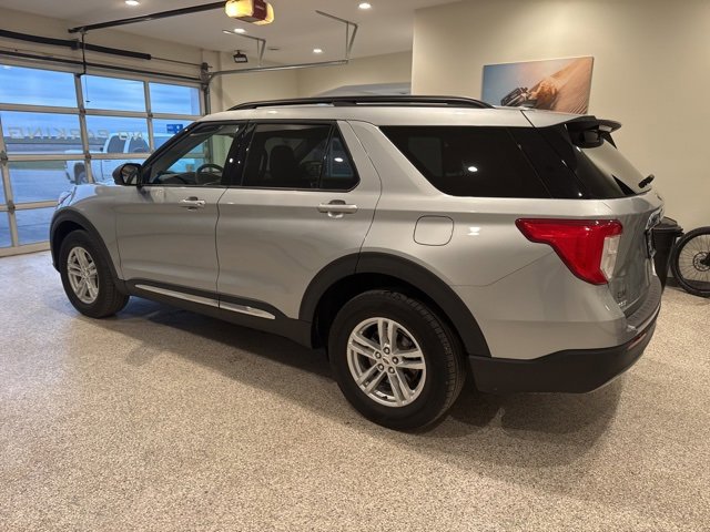 Used 2023 Ford Explorer XLT w/ Equipment Group 202A image 3
