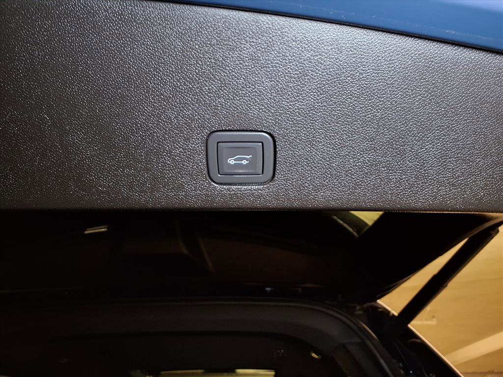 Certified 2025 Cadillac XT6 Luxury image 25