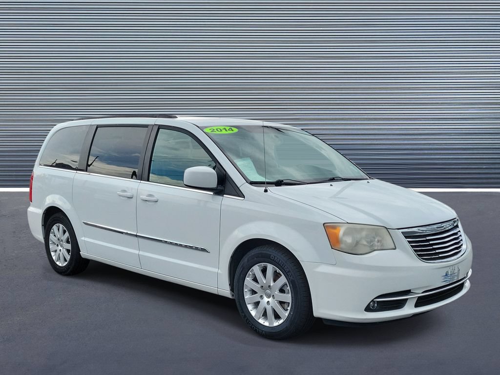 Used 2014 Chrysler Town & Country Touring FWD image 2