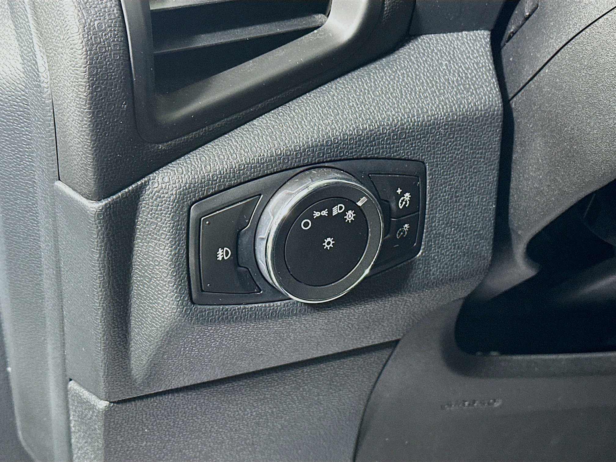 Used 2019 Ford EcoSport SE image 10