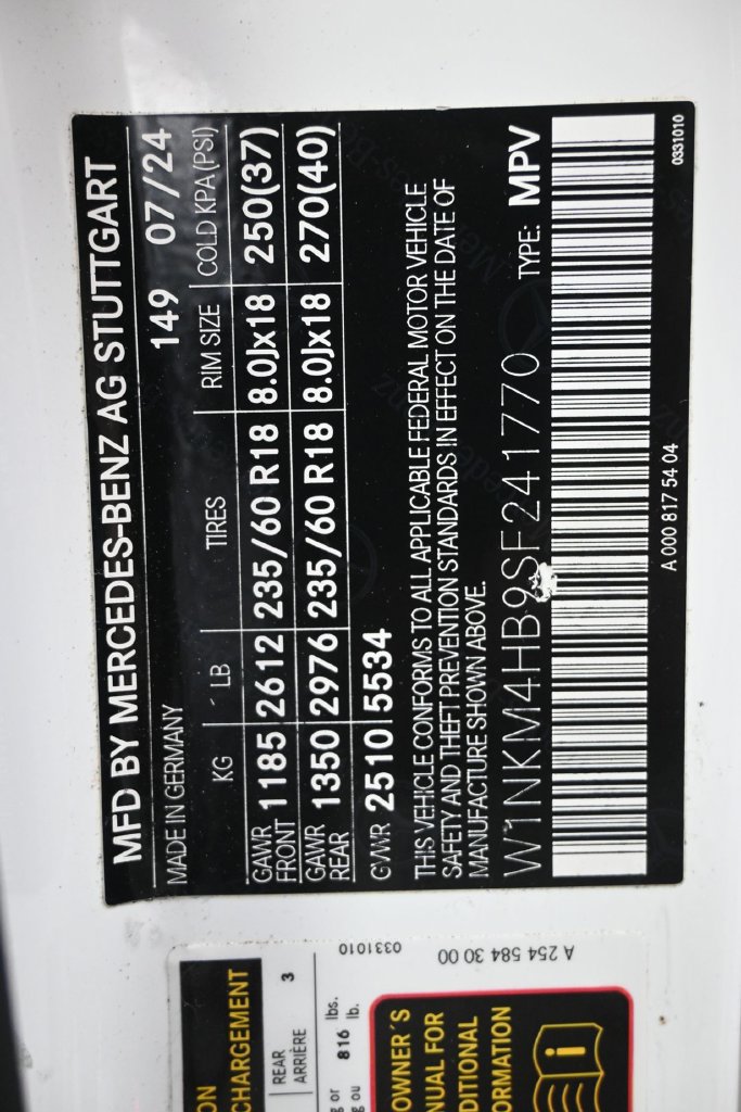 Used 2025 Mercedes-Benz GLC 300 4MATIC image 9