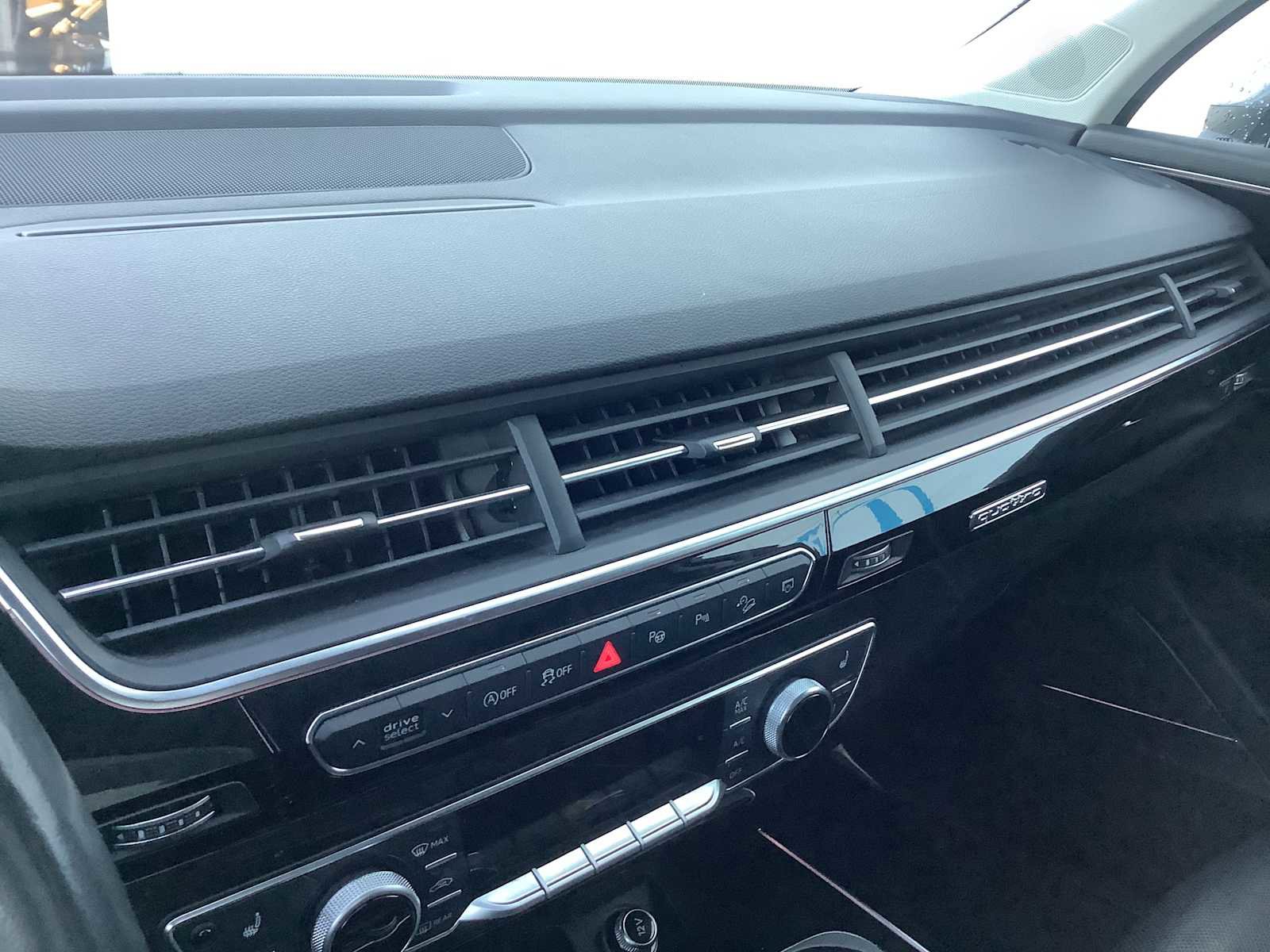 Used 2019 Audi Q7 3.0T Prestige w/ Prestige Package AWD/4WD image 17