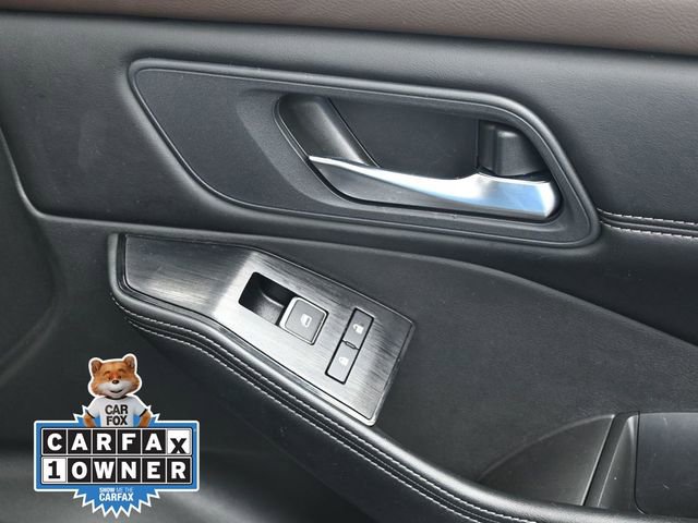 Used 2023 Nissan Rogue SL w/ SL Premium Package image 16