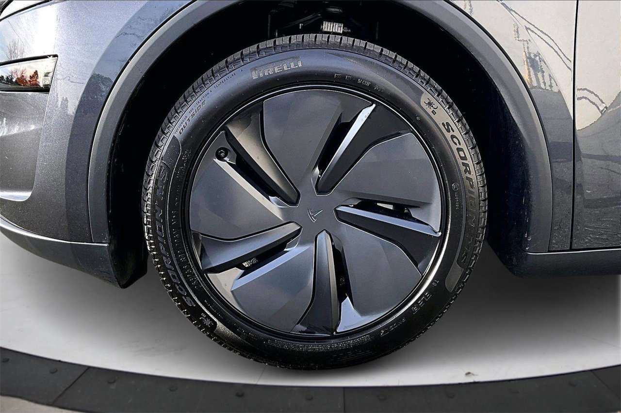 Used 2026 Tesla Model Y Long Range image 32