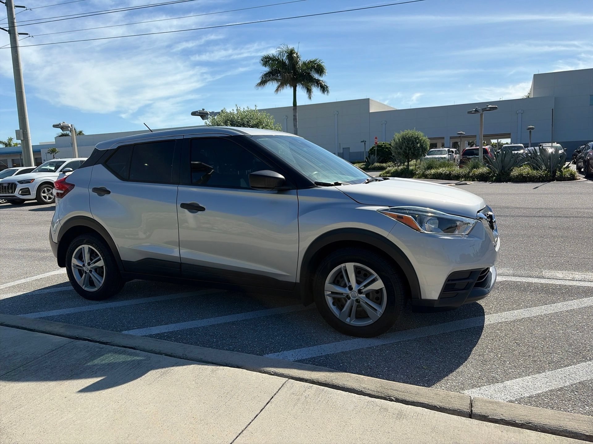Used 2020 Nissan Kicks S FWD image 4