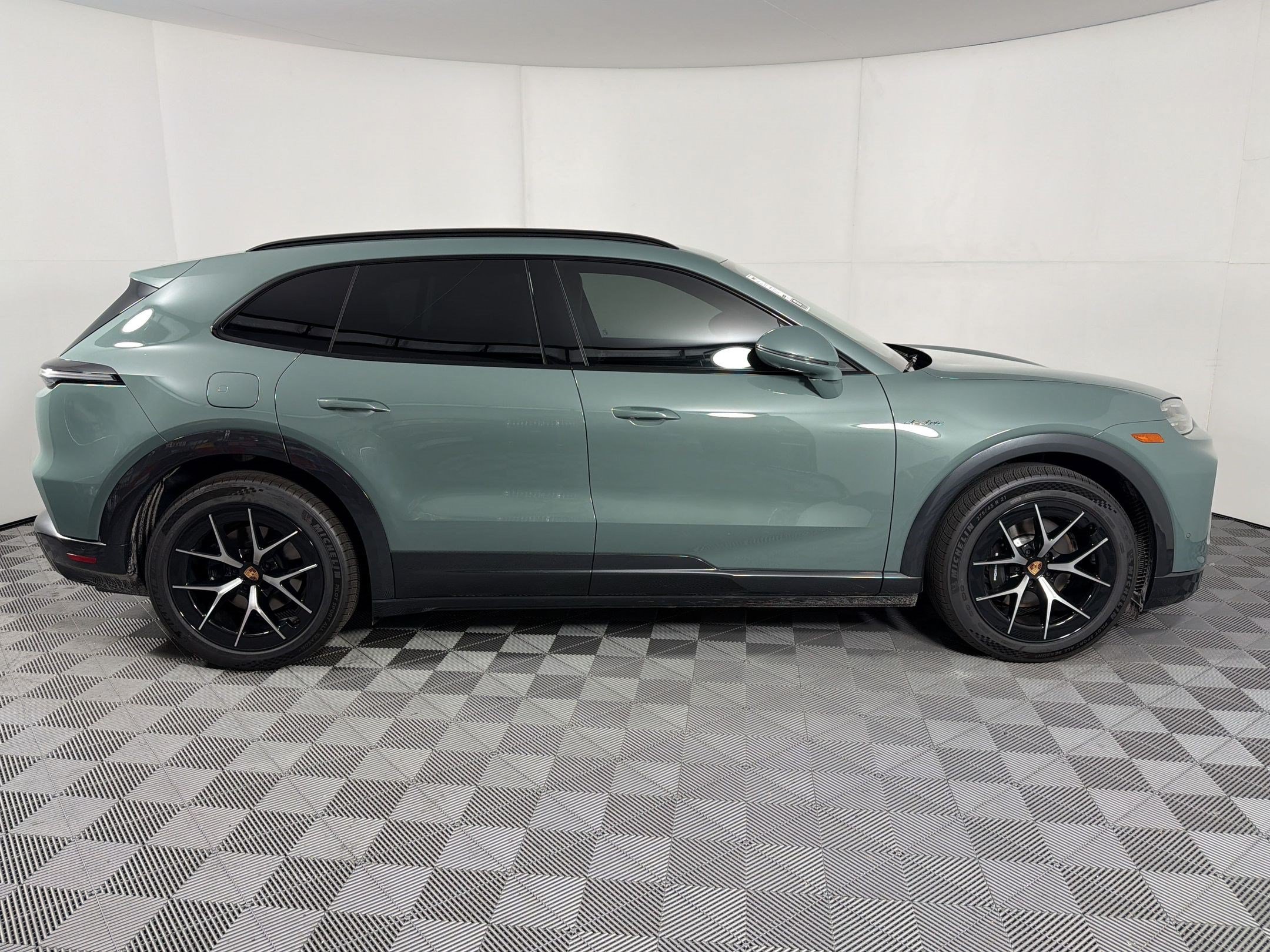 New 2026 Porsche Cayenne Electric AWD/4WD image 8