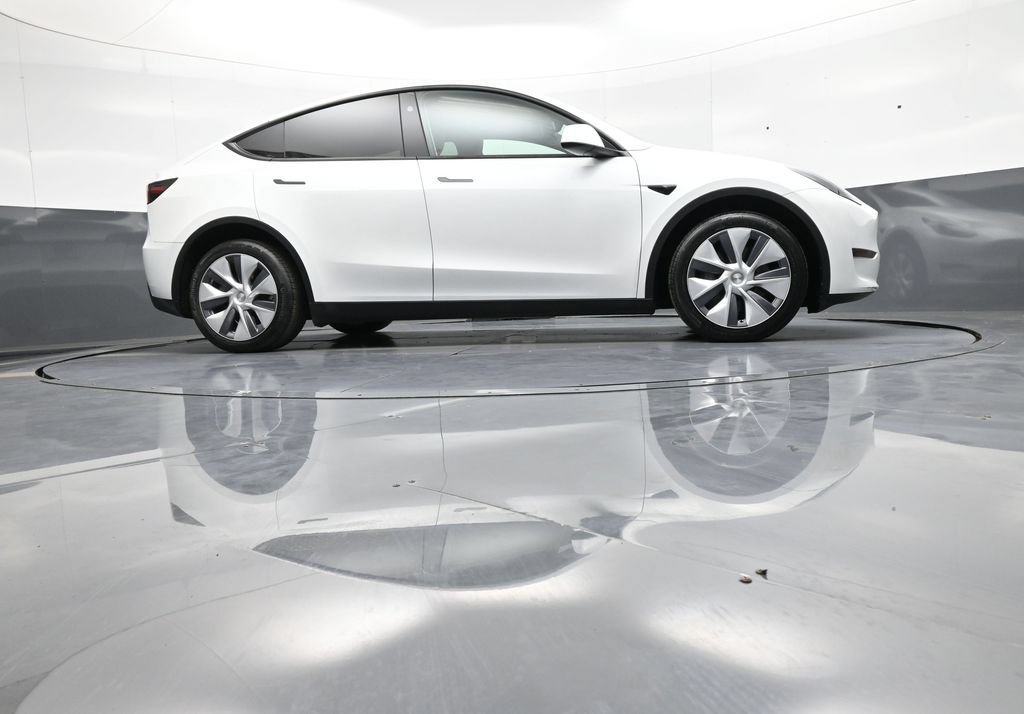 Used 2024 Tesla Model Y Long Range AWD/4WD image 29