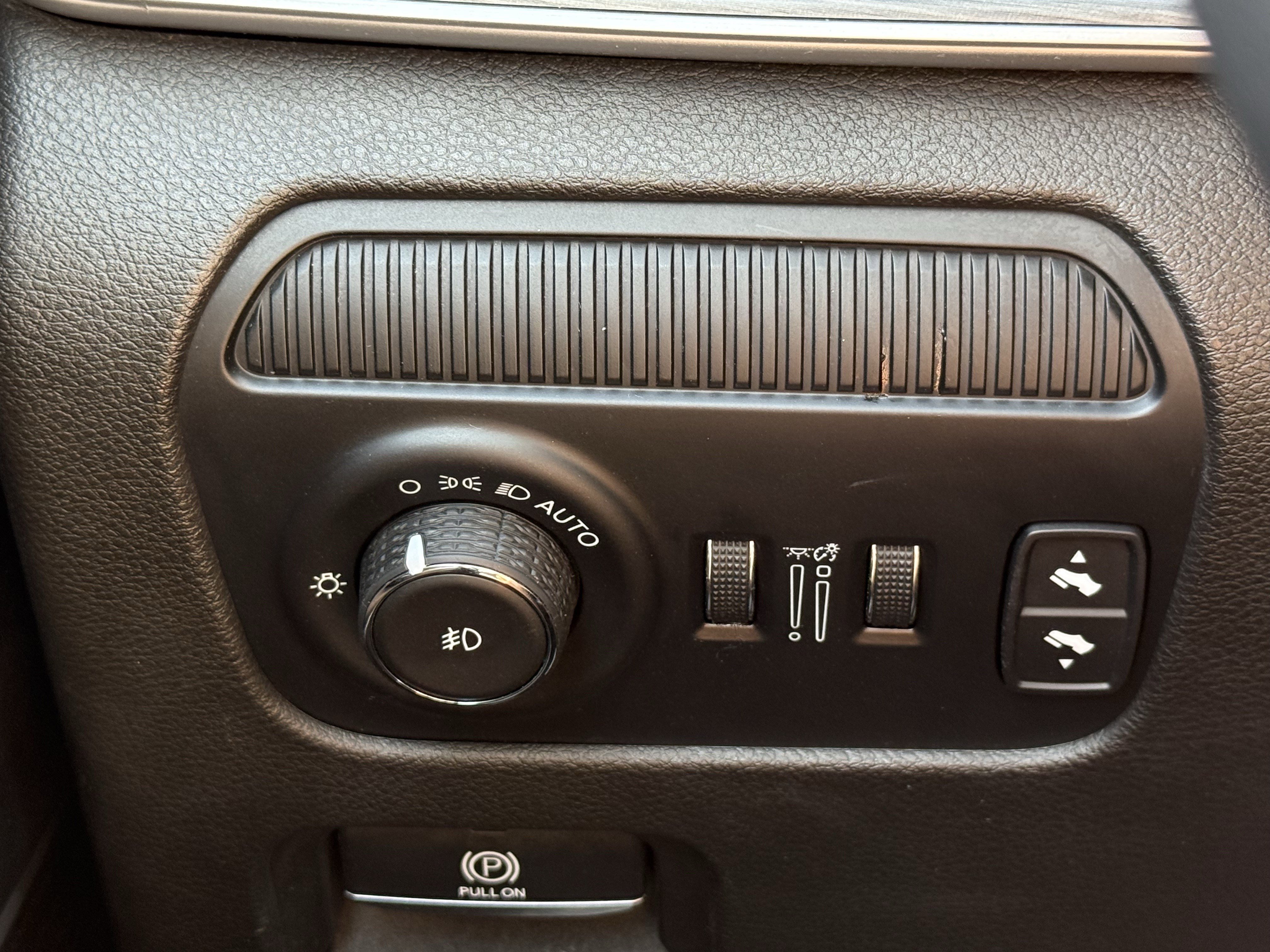 Used 2024 Jeep Wagoneer L Series II w/ Flexible Seating Group image 25