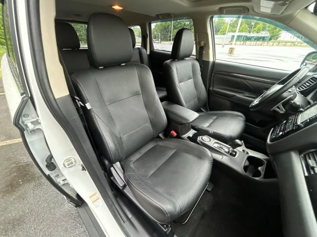 Used 2016 Mitsubishi Outlander GT AWD/4WD image 23