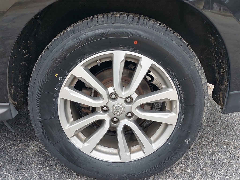Used 2016 Nissan Pathfinder SV image 28