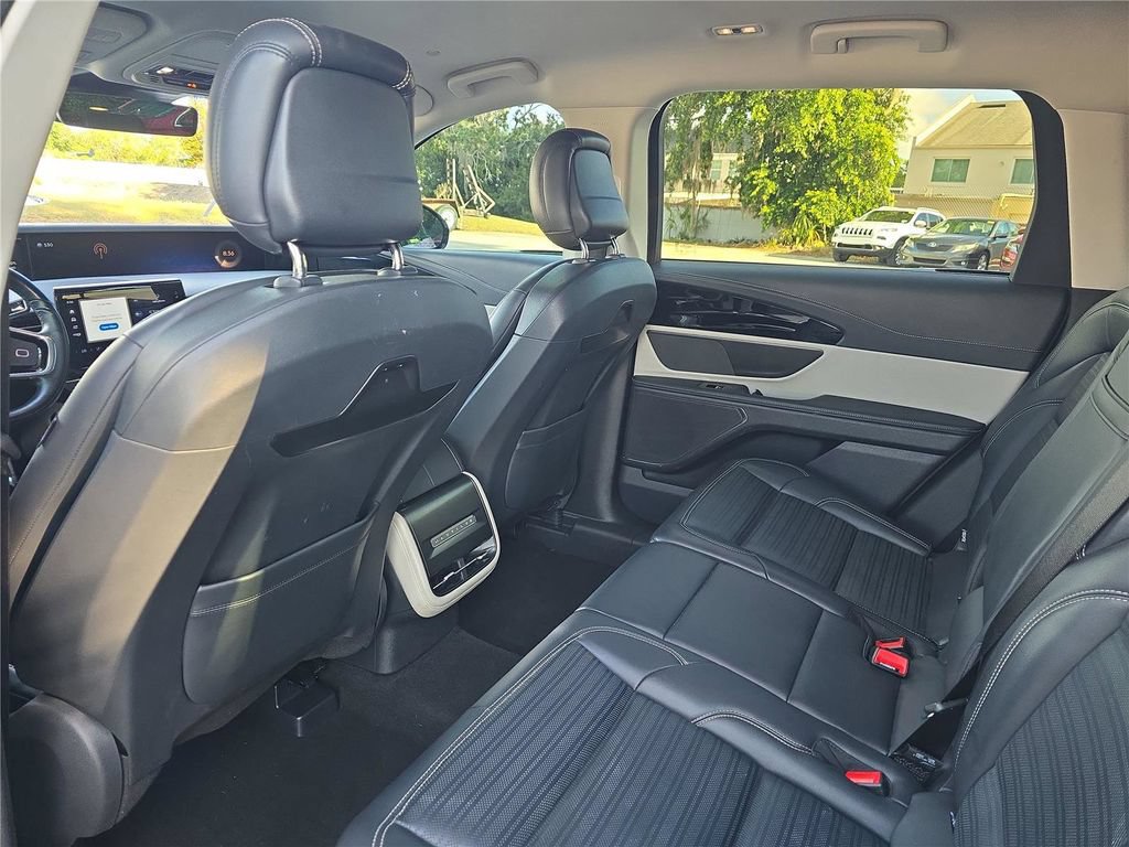 Used 2024 Lincoln Nautilus Reserve AWD/4WD image 12