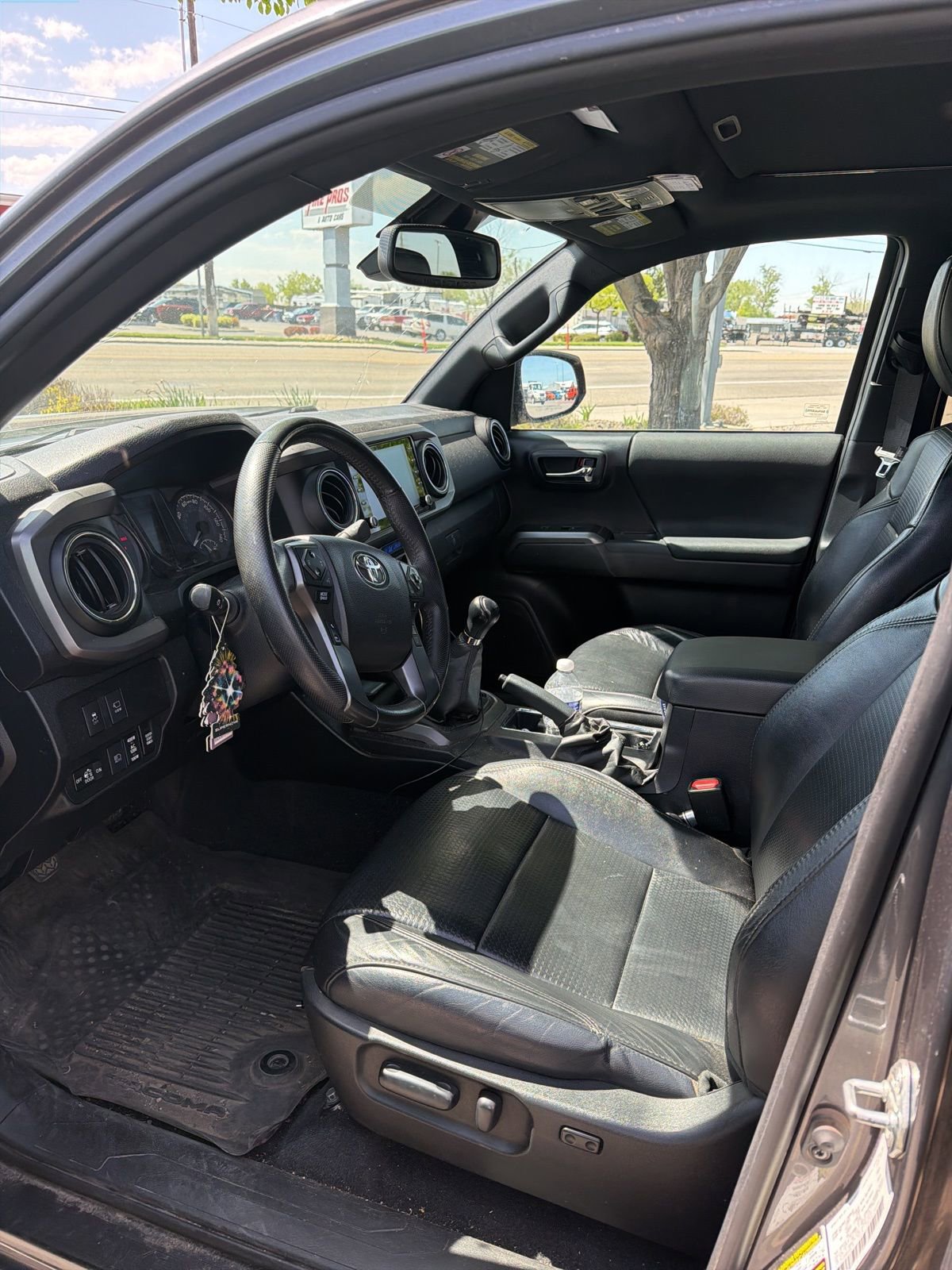 Used 2021 Toyota Tacoma TRD Off-Road w/ TRD Premium Off Road Package AWD/4WD image 5