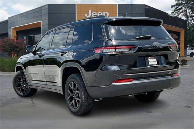New 2025 Jeep Grand Cherokee L Altitude image 3